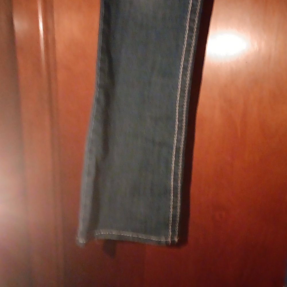 Y2K Nwt curvalicious boot cut Jean with rips and white stitching, button pockets - Picture 3 of 4